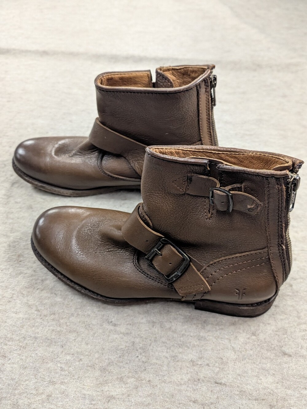 FRYE Tyler Engineer Leather Ankle Buckle Cognac Brown Zip Boots Country W 6